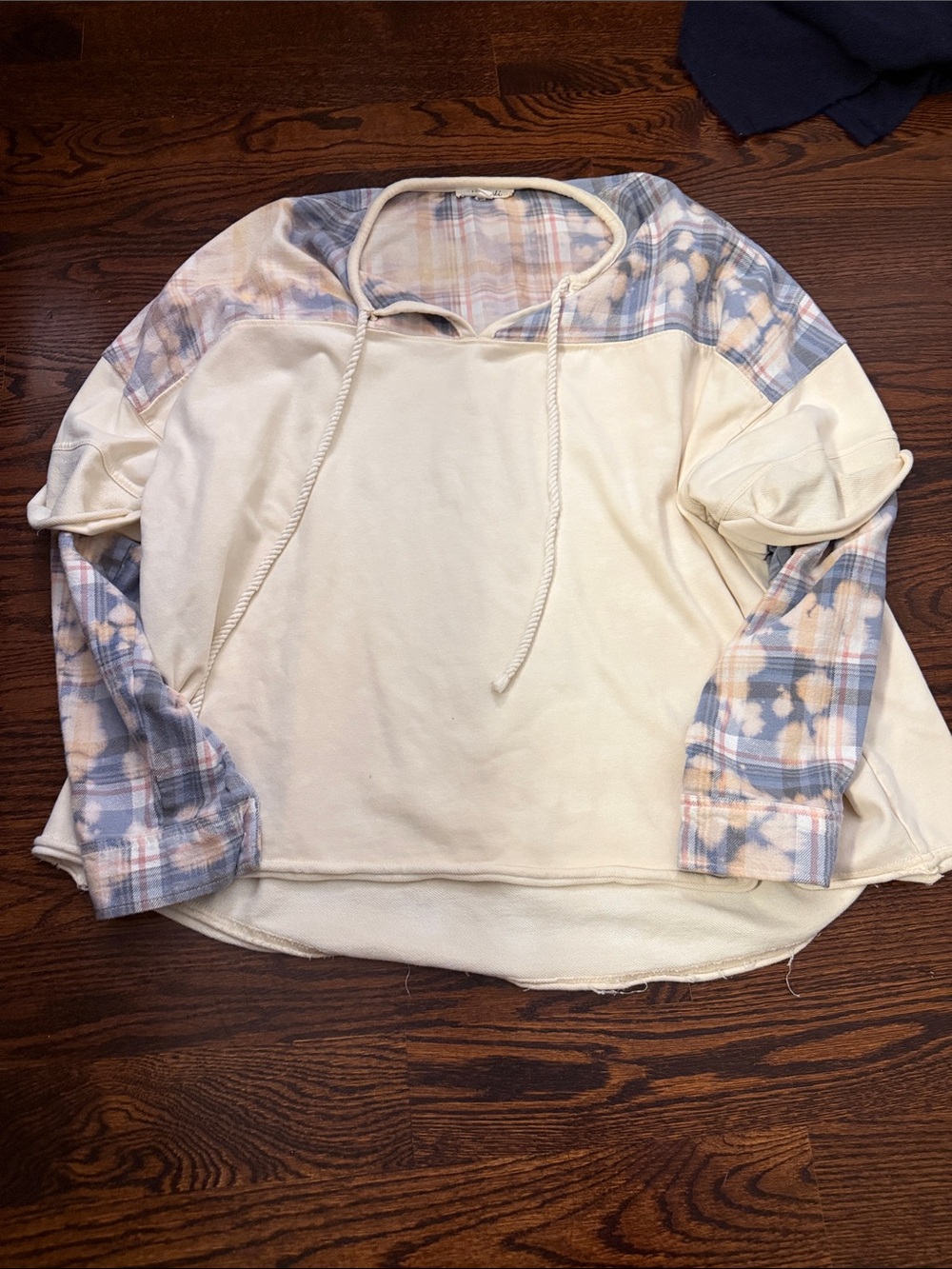 Cream Pullover with Blue & Pink Plaid Sleeves oil & hali women’s size l large